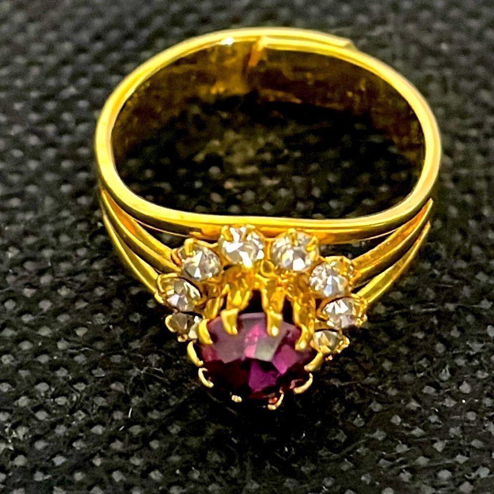 Beautiful ring with a purple rhinestone - Picture 2 of 5
